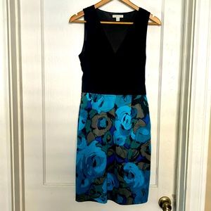 💙 NY & Co. Sleeveless Black and Blue Floral Dress. V neck. Sz S. Great shape!💙